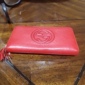 Gucci Red Leather Soho Zippy Wallet  - 233780